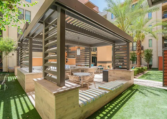 Boulevard Modern Roosevelt Row 1br Pool Gym 3 Phoenix