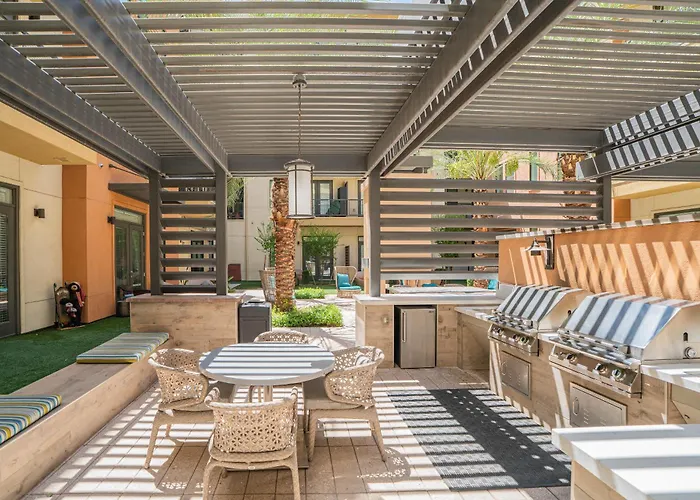 Boulevard Modern Roosevelt Row 1br Pool Gym 3